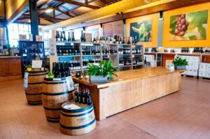 Interno del Wine Shop Torrevilla a Torrazza Coste